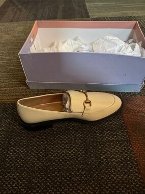 Classic Cream Leather Loafer with Gold Bit